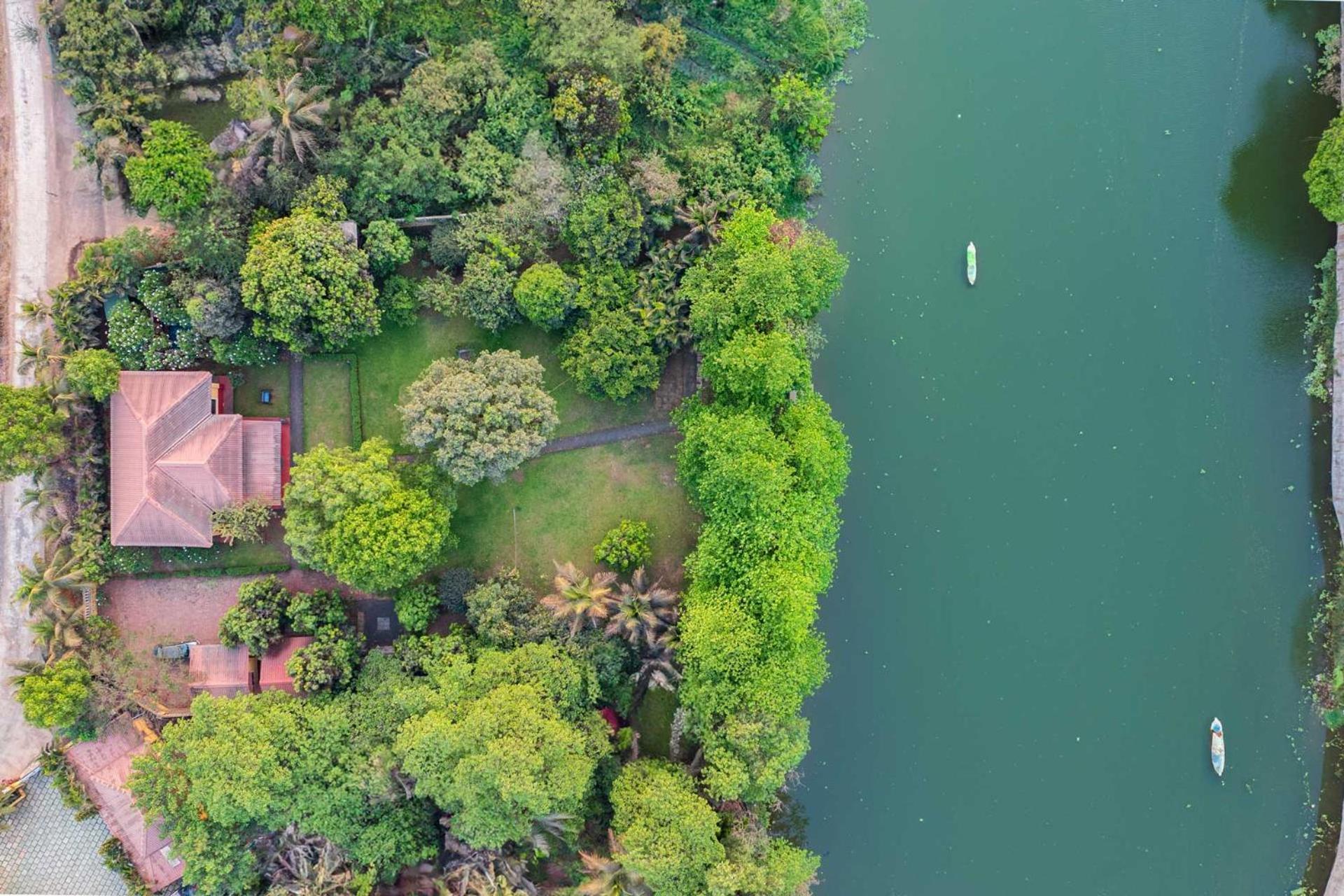 Vintage Estate - Lakeside Allure With Vintage Decor,A Plunge Pool & A Lawn Featuring A Charming Gazebo Карджат Экстерьер фото