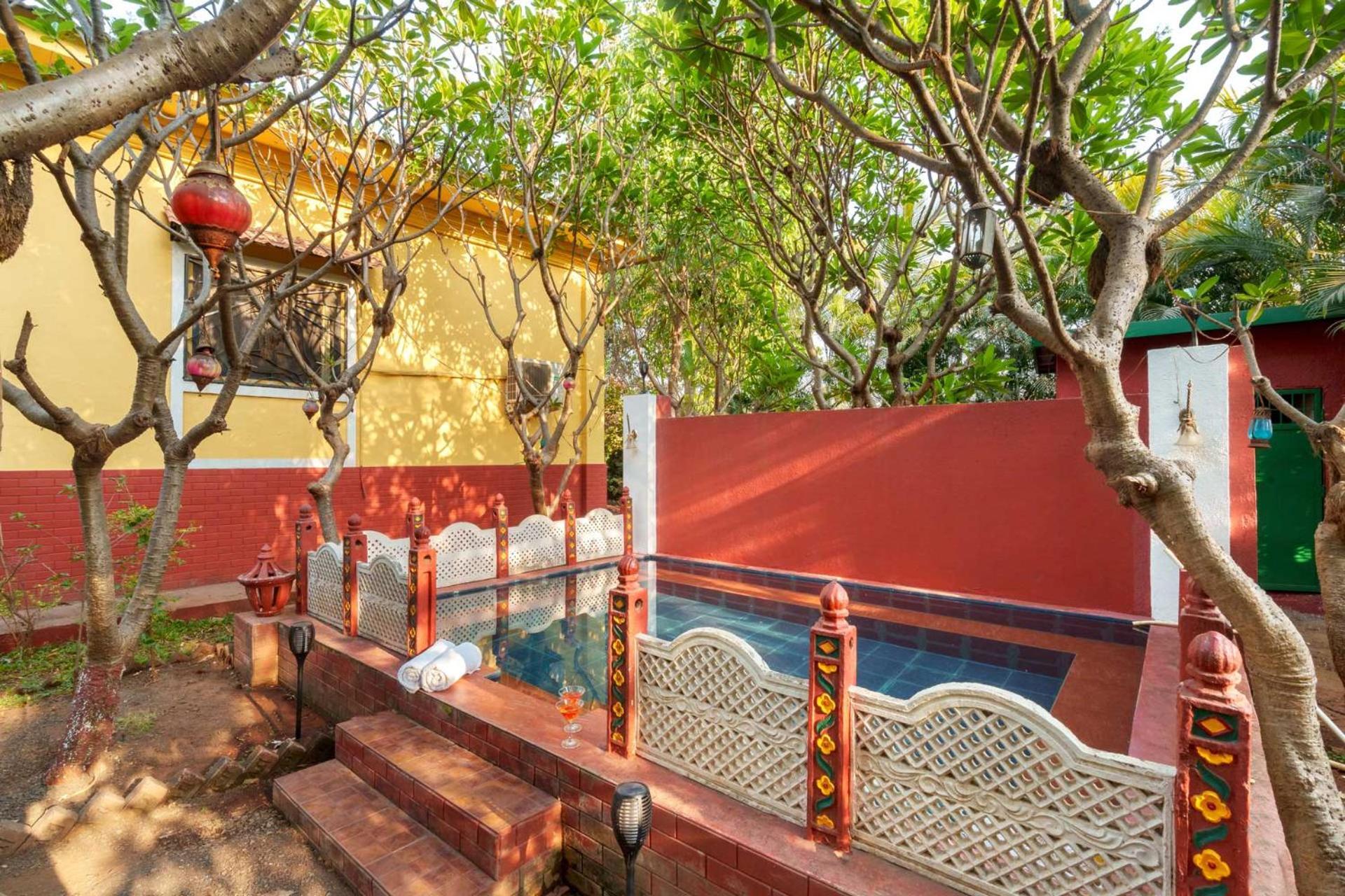 Vintage Estate - Lakeside Allure With Vintage Decor,A Plunge Pool & A Lawn Featuring A Charming Gazebo Карджат Экстерьер фото